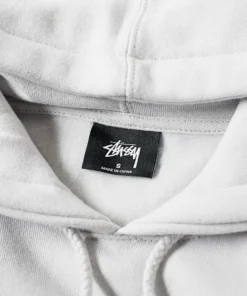 21 11 2017 stussy helveticaspreadappliquehoody fog 118267 fogg mb 5